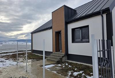 Casa individuala cu trei camere P+M, teren 400mp - 2