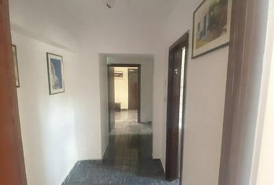 Central,B dul.Unirii, colt cu B-dul. Mircea Voda,Ap.2 cam. - 1