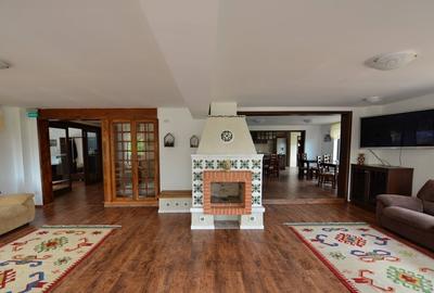 Vanzare domeniu deosebit, vila, anexe si teren cu livada de meri sub padure - 3