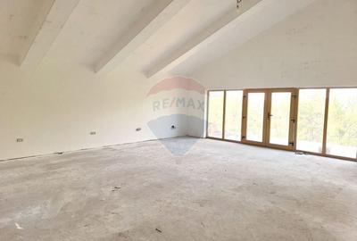 Casă / Vilă la gri aproape gata sa devina " acasa" ! - 3