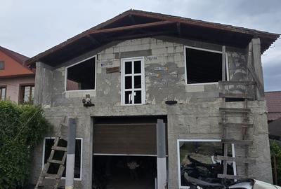 Casă cu 4 camere în Central