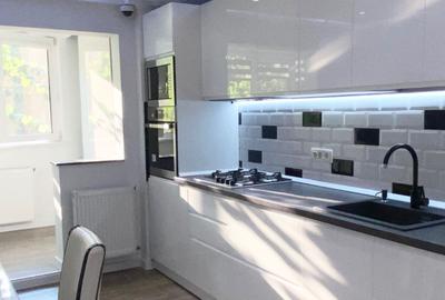 Apartament cu 4 camere decomandat în Berceni