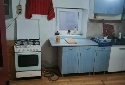 Casă cu 4 camere cu Teren 132 Mp în Central - 1