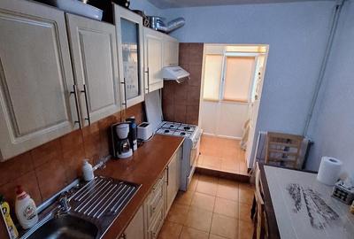 Apartament cu 3 camere decomandat în Ostroveni - 1