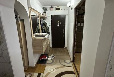 Apartament cu 3 camere decomandat în Exterior Vest