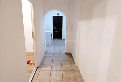 Apartament 2 camere ultracentral in Moldova Noua - 2