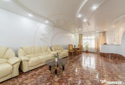 Casă cu 8 camere cu Teren 1000 Mp în Central - 5