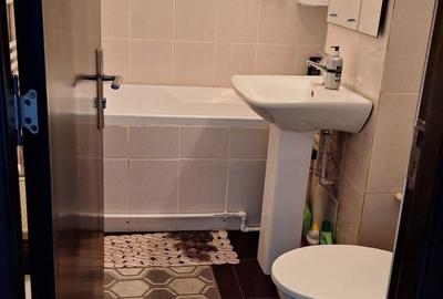 Apartament cu 3 camere decomandat în Poarta 6 - 7