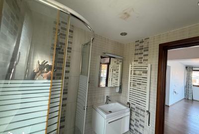 Casă cu 5 camere cu Teren 400 Mp în Blejoi - 12
