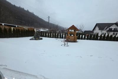 Casă cu 5 camere cu Teren 1800 Mp în Brusturi - 10