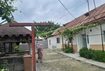 Casă cu 4 camere în Roman - 2