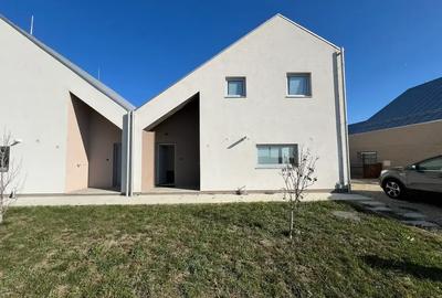 Casă cu 3 camere cu Canalizare în Frumușani - 2