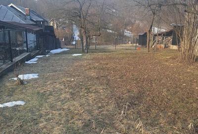 Casă cu Teren 900 Mp în Central - 2