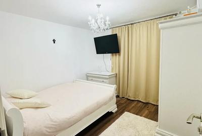 Vand apartament 2 camere Piata Centrala - 2