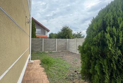 Casa cu garaj, lângă Carrefour, la asfalt - 5 camere, 3 băi - 14