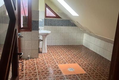 Casă individuală cu 7 camere cu Teren 400 Mp în Central - 9