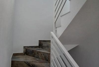 Casă cu 4 camere în Central - 2