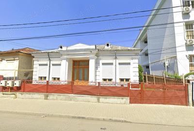 Casă cu 6 camere cu Teren 939 Mp în Central - 8