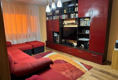 Apartament cu 4 camere decomandat, mobilat în 9 Mai