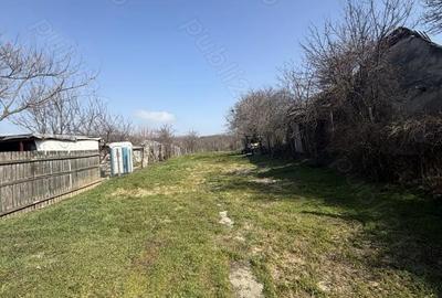 Casă cu 3 camere cu Teren 1000 Mp în Central - 1