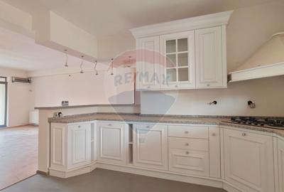 Casă cu 9 camere cu Teren 1161 Mp în Berceni - 2