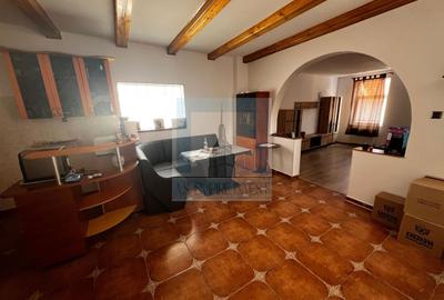 Casa /Villa 3 camere mobilata/utilata - zona Centrul Civic - 1