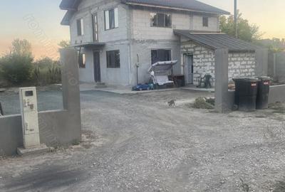 Casă cu 6 camere cu Teren 350 Mp în Corbu - 4