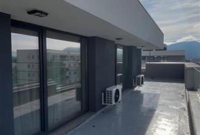 Penthouse cu 3 camere decomandat, mobilat în Tractorul - 9