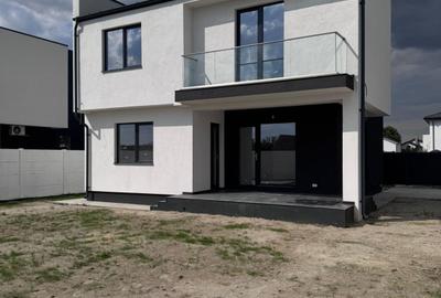 Casă cu 4 camere cu Teren 450 Mp în Berceni - 1