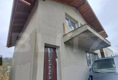 Casă cu 4 camere cu Teren 420 Mp în Păcurari