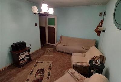 Apartament cu 2 camere semidecomandat în Independenței