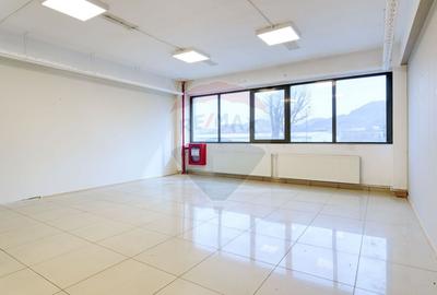 Spațiu comercial, de 1,000 mp, în Calea București - 16