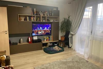 Apartament cu 2 camere decomandat, mobilat în Tractorul