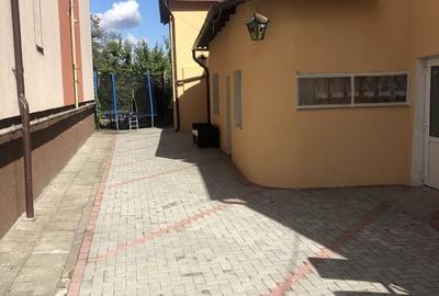 Spațiu comercial, de 400 mp, în Central - 4