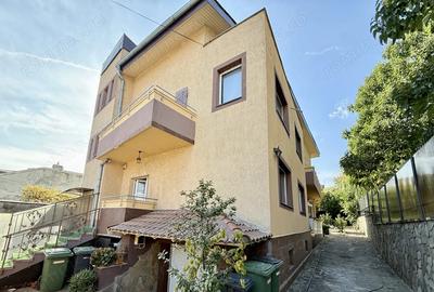 Casa practica, cu curte ?i parcare, in zona centrala - Parcul Carol - 2