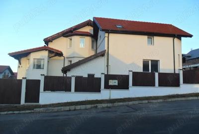 Casă cu 3 camere cu Teren 446 Mp în Central