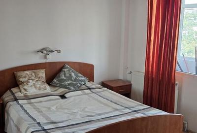 Apartament cu 3 camere decomandat în Valea Ialomiței
