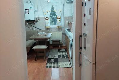 De inchiriat Apartament 2 camere, Petro?ani, Str. Independen?ei nr. 6 - 1