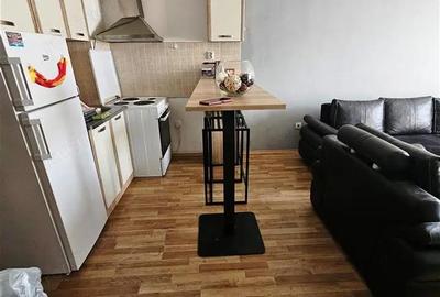 Garsonieră în Titan