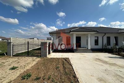 Duplex cu 3 camere cu Canalizare în Sânandrei