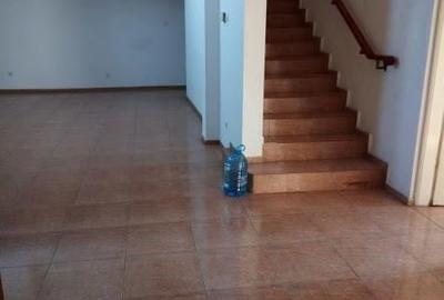 Casă cu 8 camere cu Teren 500 Mp în Jilava - 6