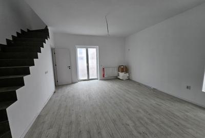 Vila in triplex,3 camere si mansardă 40mp,TVA INCLUS/COMISON 0%,MUTARE RAPIDA - 1