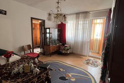 Apartament cu 4 camere semidecomandat în Craiovița Nouă - 2