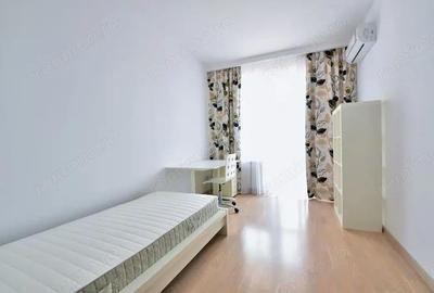 Apartament cu 4 camere semidecomandat, mobilat în Băneasa