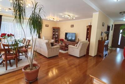 Casă individuală cu 8 camere cu Canalizare în Fratelia - 5