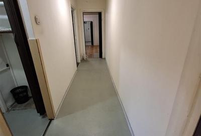 Apartament cu 3 camere semidecomandat în Circumvalațiunii - 23