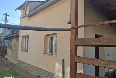Casă cu 4 camere cu Canalizare în Între Lacuri - 2
