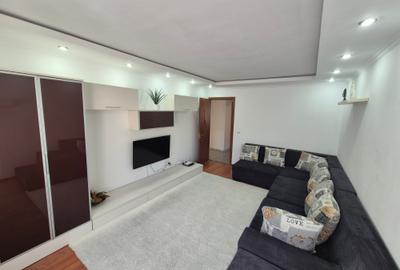 Apartament cu 2 camere decomandat, mobilat în Micro IV - 1