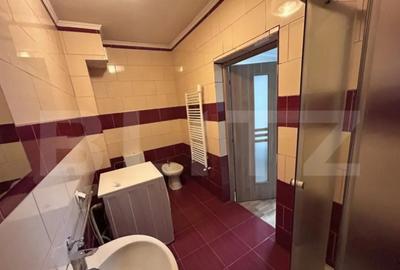 Apartament cu 4 camere semidecomandat în Central