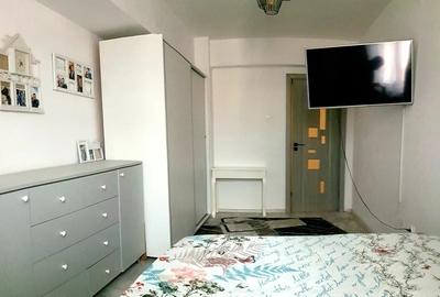 De vanzare apartament 2 camere decomandat, zona 23 August - Policlinica 700 - 2